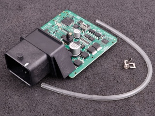 MaxxECU MINI board with connector